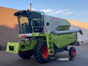 Claas AVERO 240 grain harvester