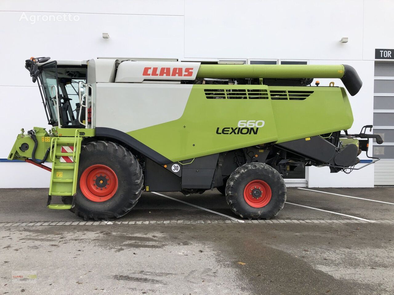 Claas Lexion 660 grain harvester
