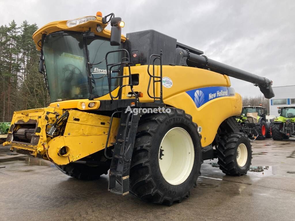 New Holland CR 9090 Elevation grain harvester