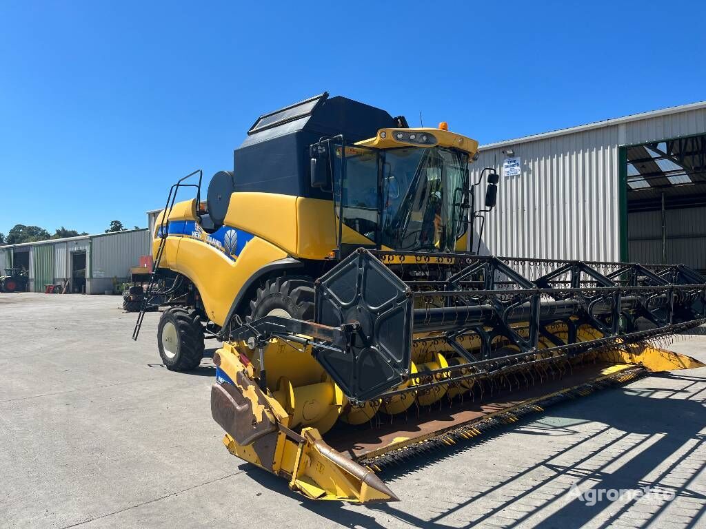 New Holland CX 6090 grain harvester