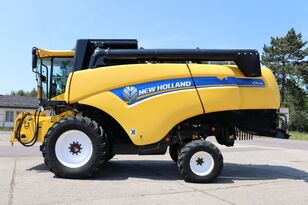 New Holland CX6090 grain harvester