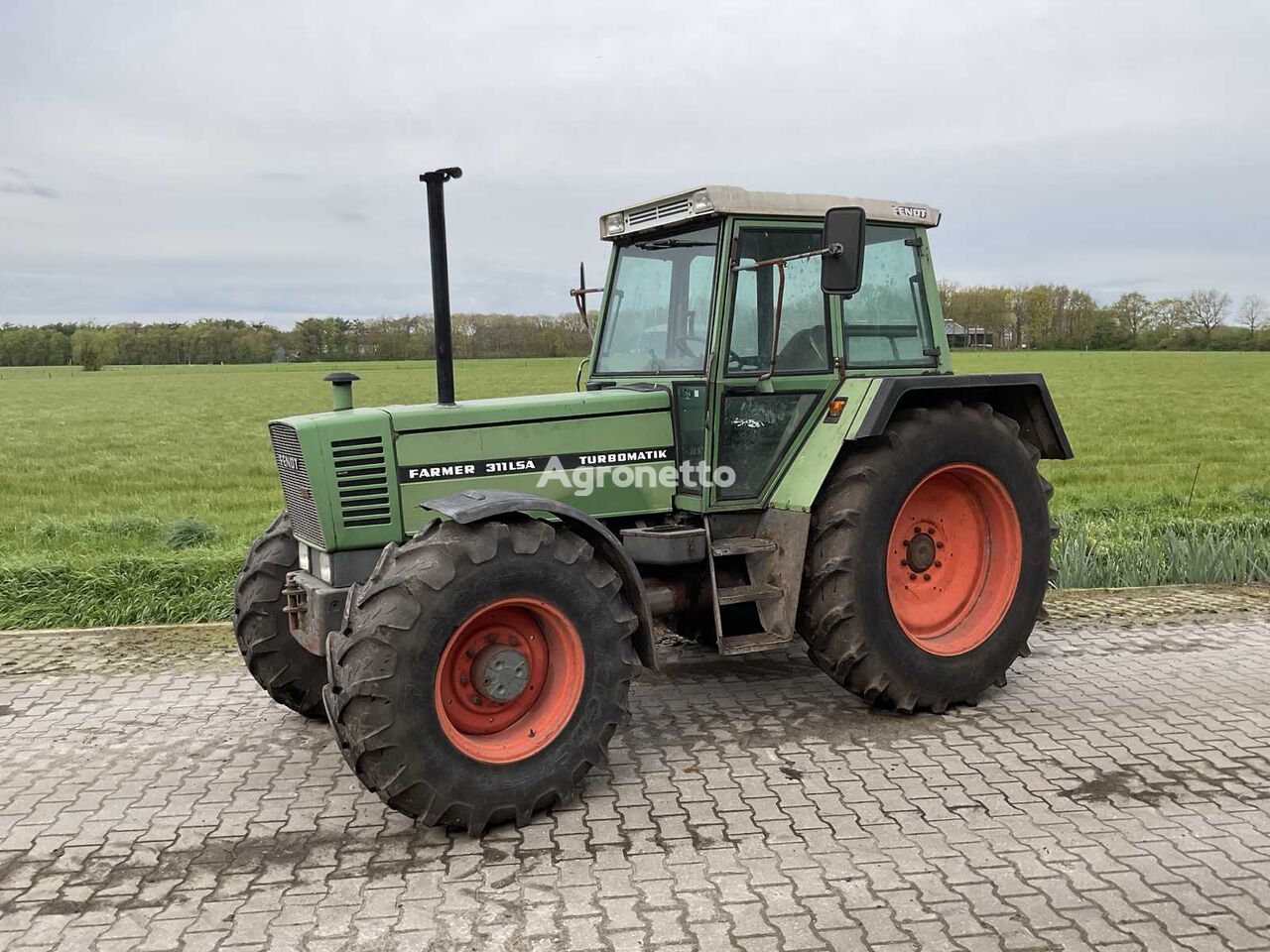 1988 Fendt 311 LSA Vierwielaangedreven landbouwtractor wheel tractor