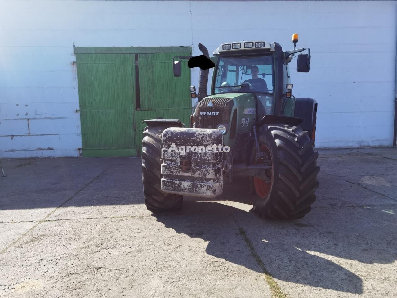 Fendt 820 wheel tractor