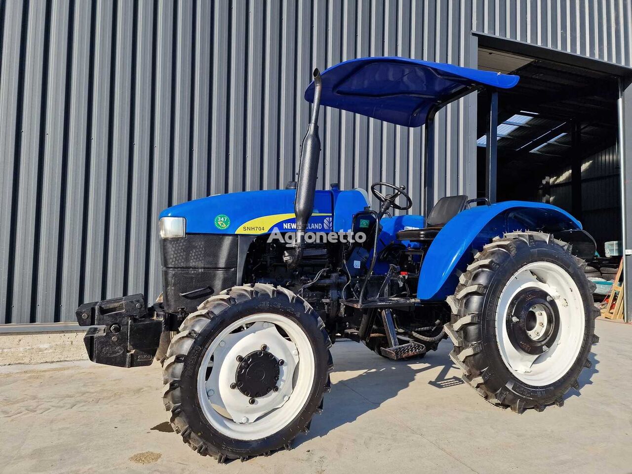 New Holland SNH 704 - 4-Wheel Drive Tractor - 2014 wheel tractor