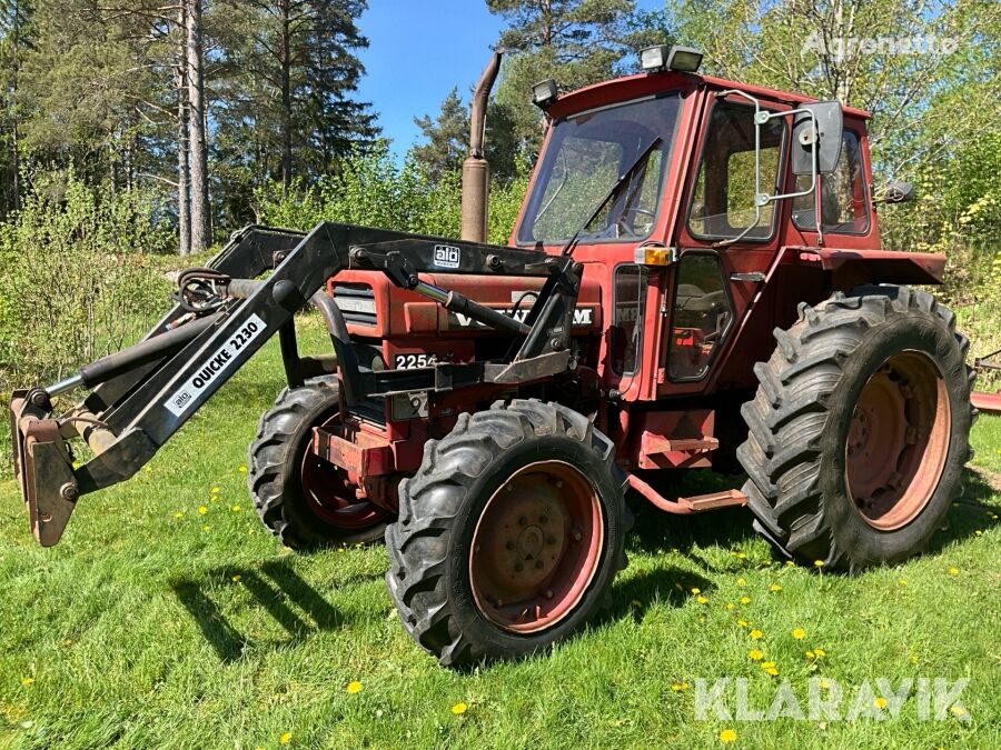 Volvo 2254 wheel tractor